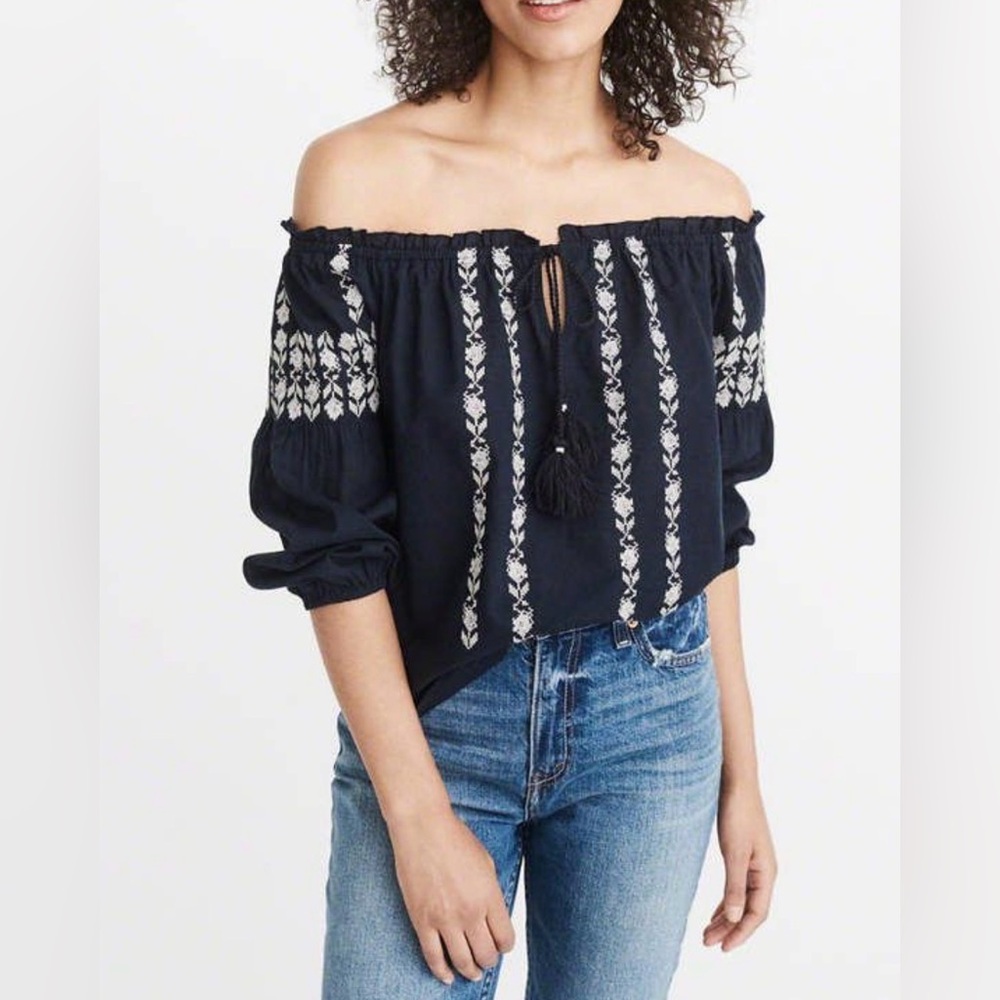 Abercrombie & Fitch nwt Cold Shoulder Peasant Top With Embroidery Size XL